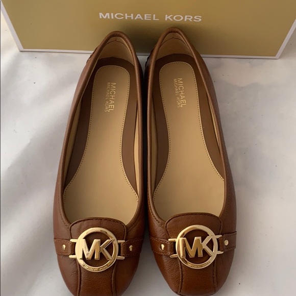 Michael Kors Fulton Flats - Picture 2 of 4